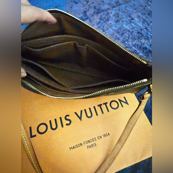 Louis Vuitton Monogram Brown Shoulder Bag - Picture 12 of 16